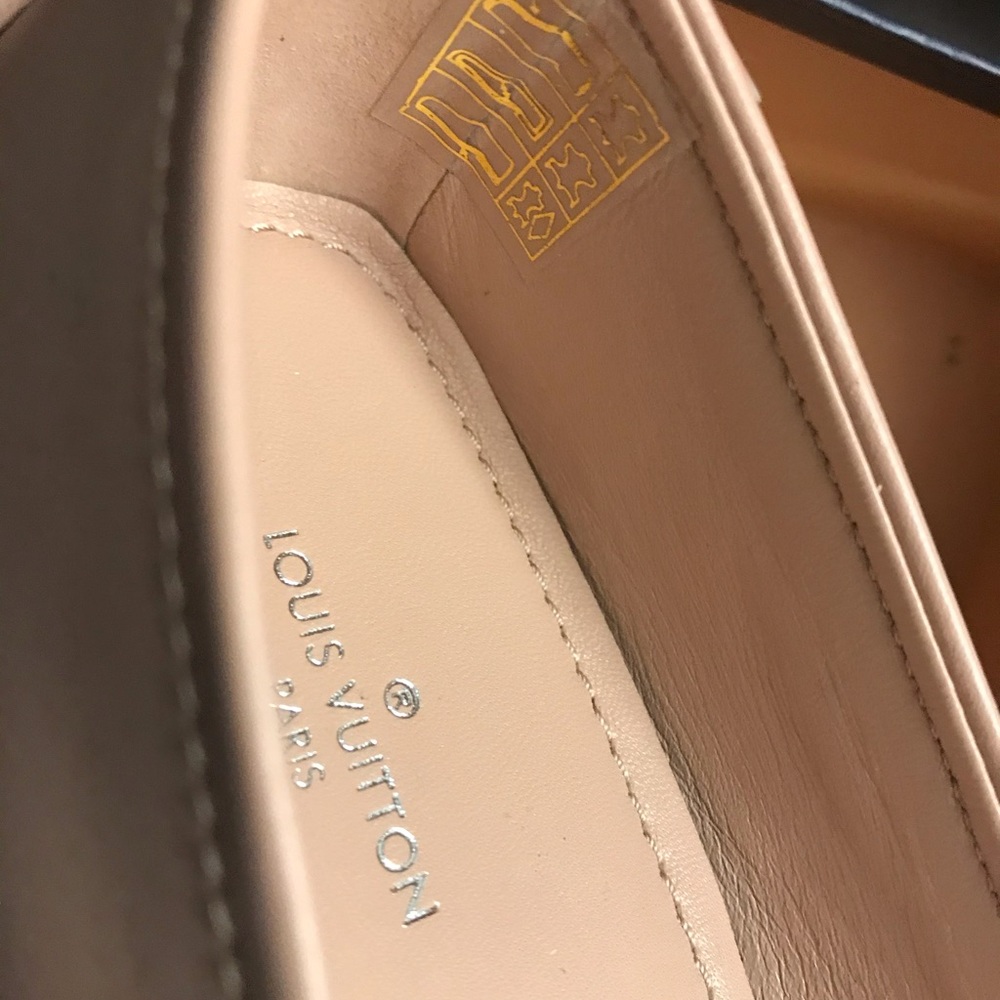 Authentic Louis Vuitton shoes - Picture 6 of 12